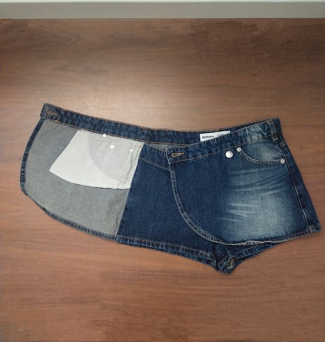 Minifaldapantalón vaquera cruzada Bershka