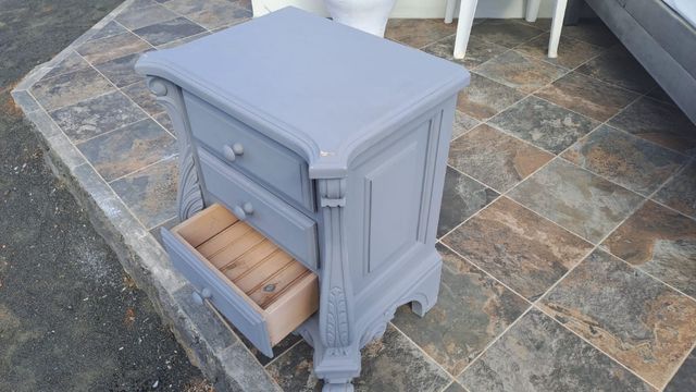 Mesita noche 3 cajones - Gris