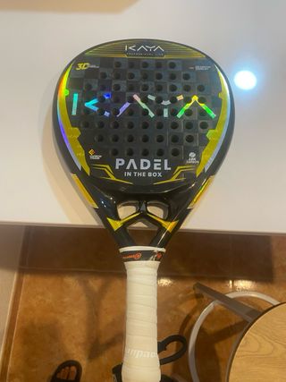 Pala pádel de padel in the box usada un poco rota