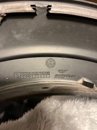 Moldura aleta Tiguan rueda izquierda delantera