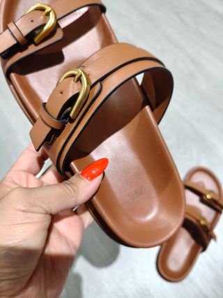 Sandalias planas Zara marrón