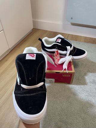 Vans Knu Skool negras