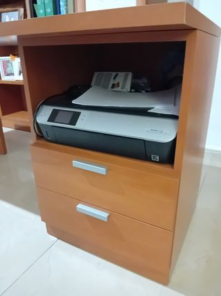 Escritorio color madera - Oficina