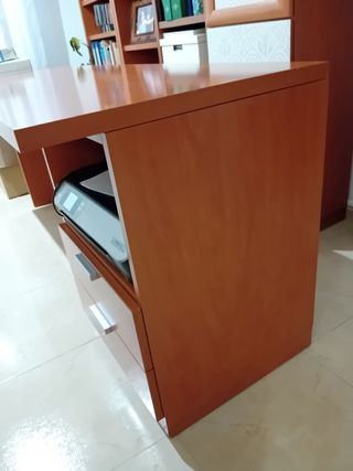 Escritorio color madera - Oficina