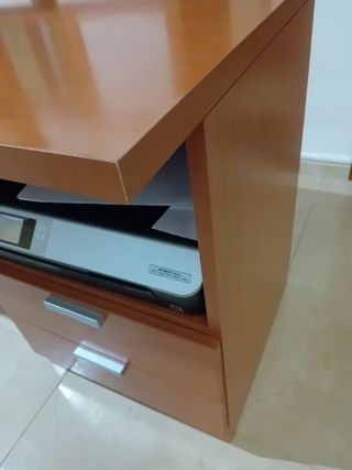 Escritorio color madera - Oficina