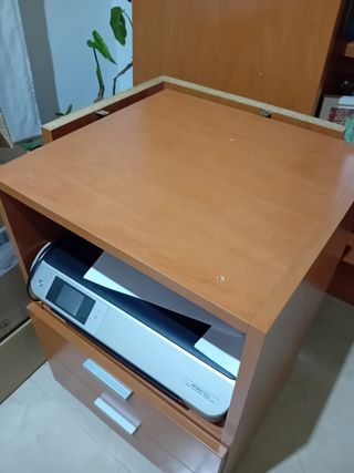 Escritorio color madera - Oficina