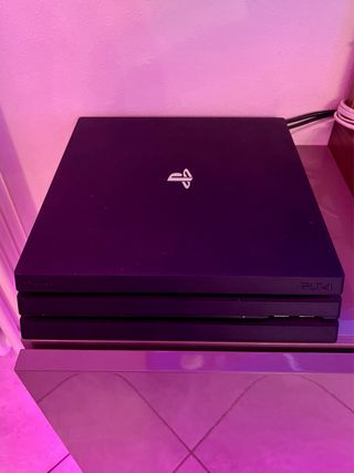PS4 Pro 1TB con stand verticale + 5 Giochi JRPG
