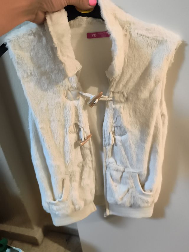 Chaleco pelito blanco niña
