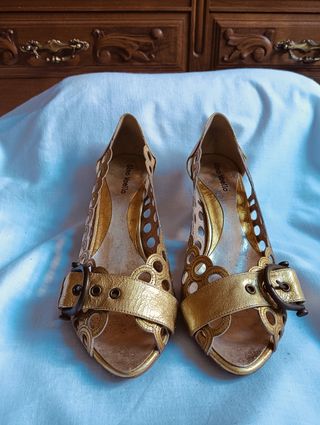 Zapatos Gino Vaello dorados