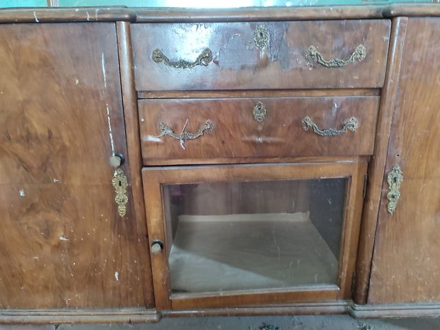 Cómoda antigua de madera