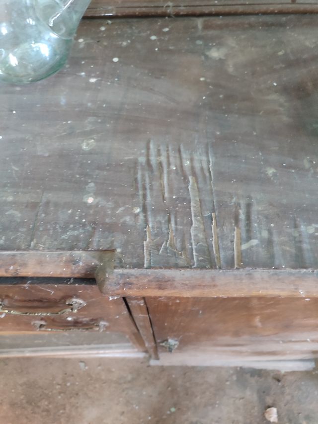 Cómoda antigua de madera