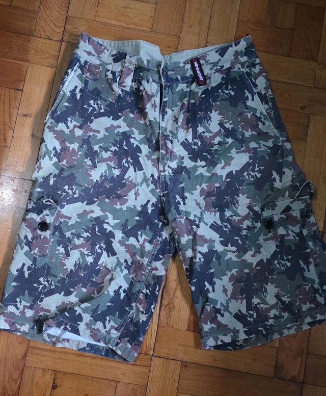 Pantalón corto Independent camuflaje
