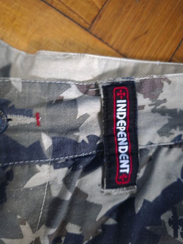 Pantalón corto Independent camuflaje