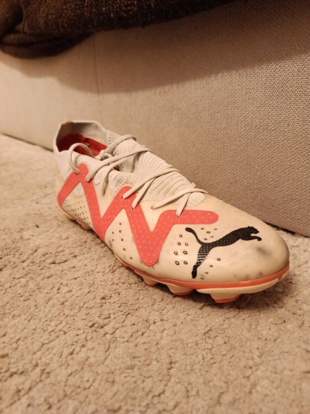 Botas fútbol Puma - rosas y blancas