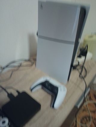 PS5 Slim Blanca + FIFA 25, no hago envios.