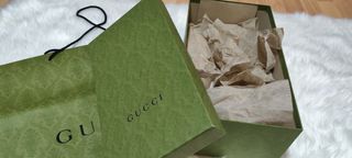Caja y bolsa Gucci 