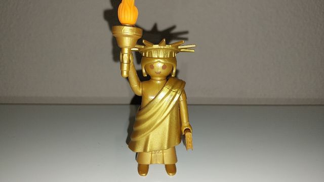 Estatua Libertad Playmobil dorada