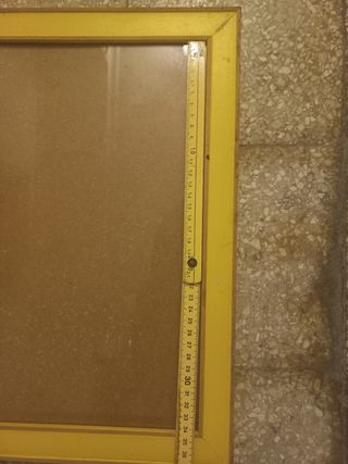 Cornice gialla vintage