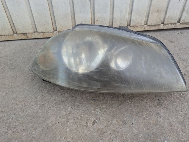 Faro delantero Seat Ibiza usado