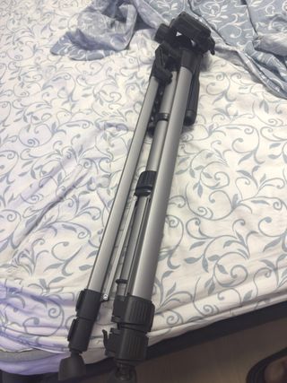 Cámara Canon EOS 1100D + extras