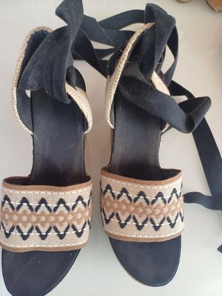 Sandalias cuña UGG negras y beige
