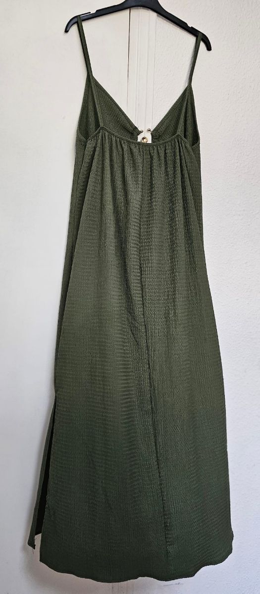 Vestido midi verde oliva