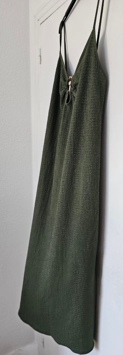 Vestido midi verde oliva