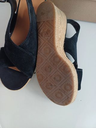 Sandalias cuña UGG negras