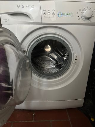 conjunto Lavadora 5kg, Nevera y cocina 3 fuegos