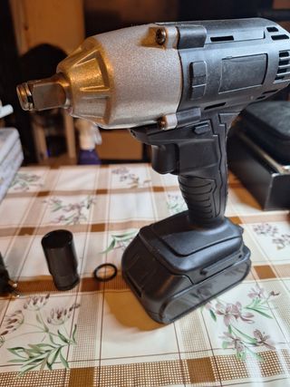 Llave impacto inalámbrica