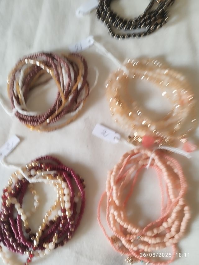 Lote de 20 pulseras, Hay más de 80 piezas. Lote X 
