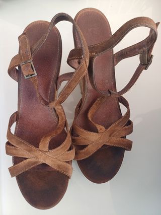 Sandalias cuña UGG marrón