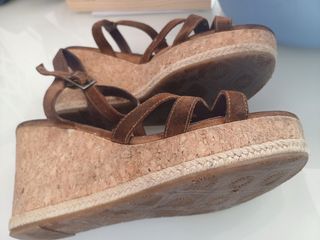 Sandalias cuña UGG marrón