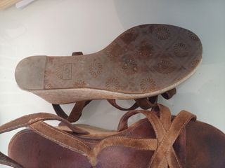 Sandalias cuña UGG marrón