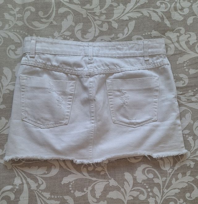 Minifalda blanca desgastada