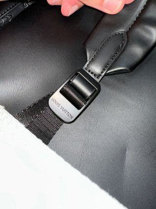Mochila Louis Vuitton negra
