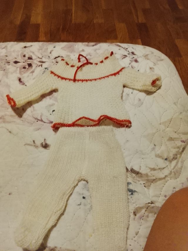 Conjunto bebé vicma, tejido a mano