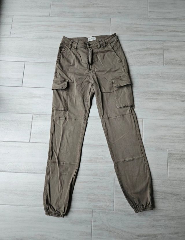 Pantaloni cargo verde oliva