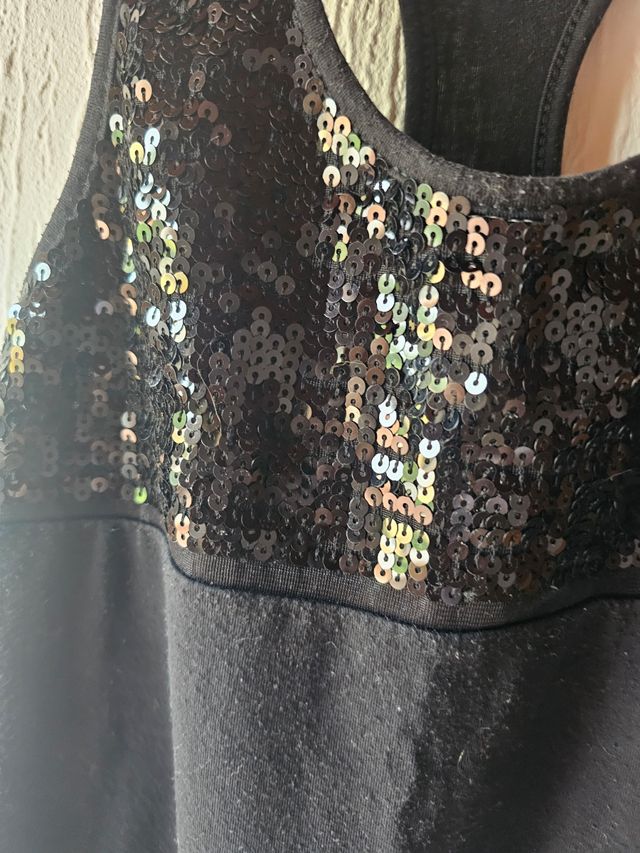 Top negro con lentejuelas