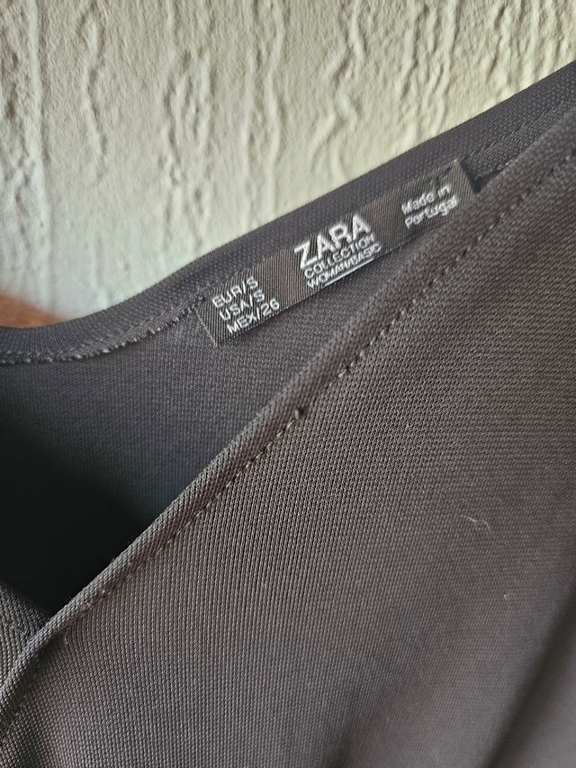 Top negro asimétrico