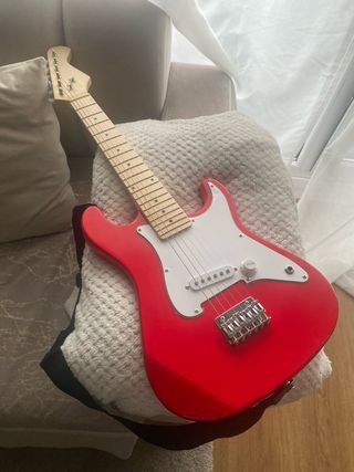 Guitarra eléctrica roja