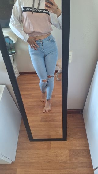 Sudadera rosa y blanca