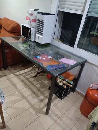 Mesa cristal y metal gris