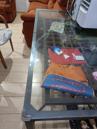 Mesa cristal y metal gris