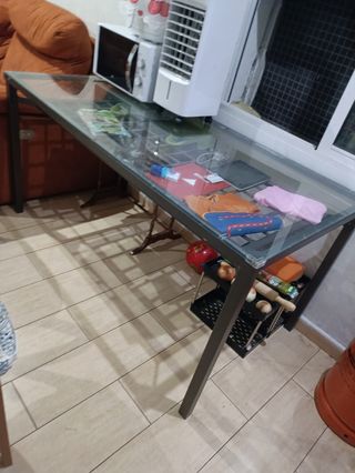 Mesa cristal y metal gris