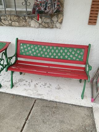 Mesa+bancos jardín: rojo-verde