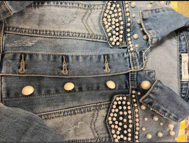 Cazadora vaquera niña con perlas. talla 4 años.