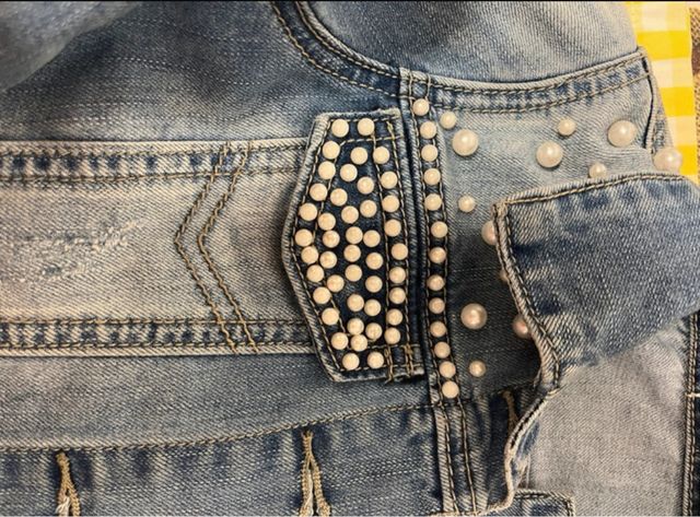 Cazadora vaquera niña con perlas. talla 4 años.