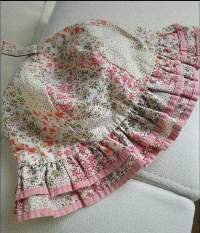 Gorro niña flores rosa-blanco 6 a 12 meses.