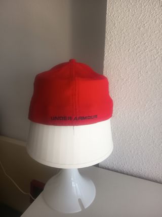 Gorra Under Armour roja